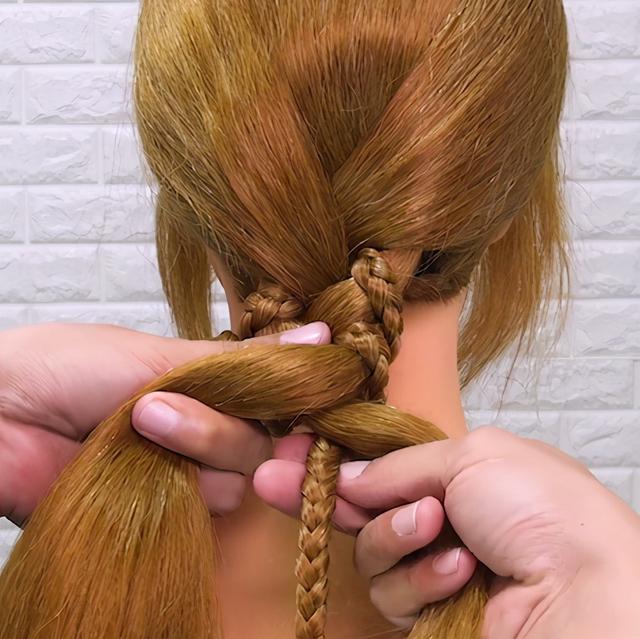 教大家一款大人小孩都適合的辮子，簡單日常的輕時尚編發(fā)造型