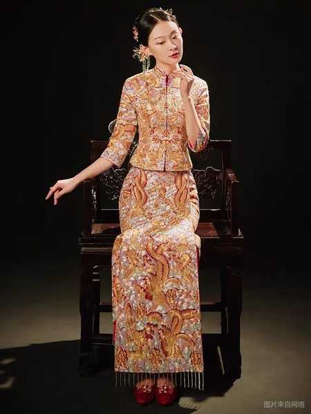 秀禾服、龍鳳褂，明星婚禮追捧的兩種婚服，你喜歡哪個？