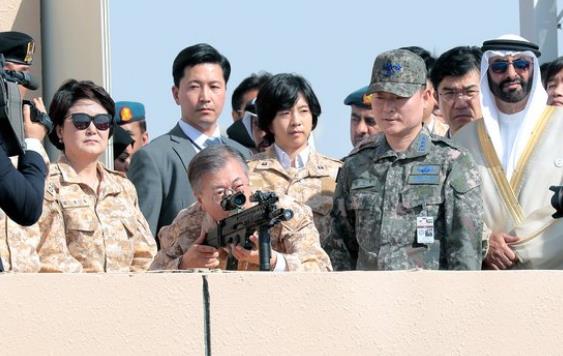 韓國第一夫人穿軍裝被批搶總統風頭 應該好好對自身加強管理