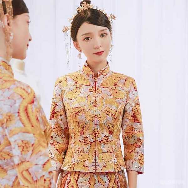 秀禾服、龍鳳褂，明星婚禮追捧的兩種婚服，你喜歡哪個？