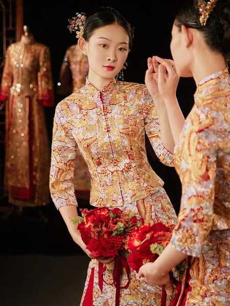 秀禾服、龍鳳褂，明星婚禮追捧的兩種婚服，你喜歡哪個？