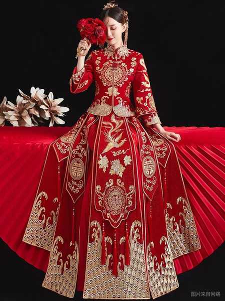 秀禾服、龍鳳褂，明星婚禮追捧的兩種婚服，你喜歡哪個？