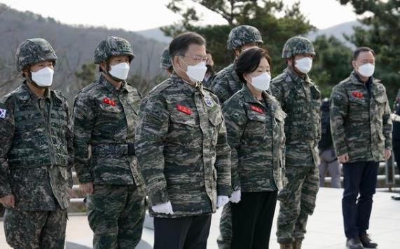 韓國第一夫人穿軍裝被批搶總統風頭 應該好好對自身加強管理