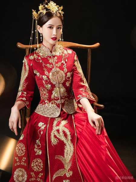 秀禾服、龍鳳褂，明星婚禮追捧的兩種婚服，你喜歡哪個？