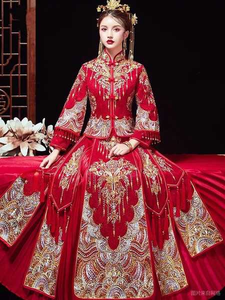 秀禾服、龍鳳褂，明星婚禮追捧的兩種婚服，你喜歡哪個？
