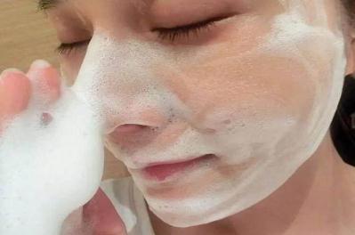 洗面奶可以每天使用嗎女生(洗面奶可以每天用嘛)