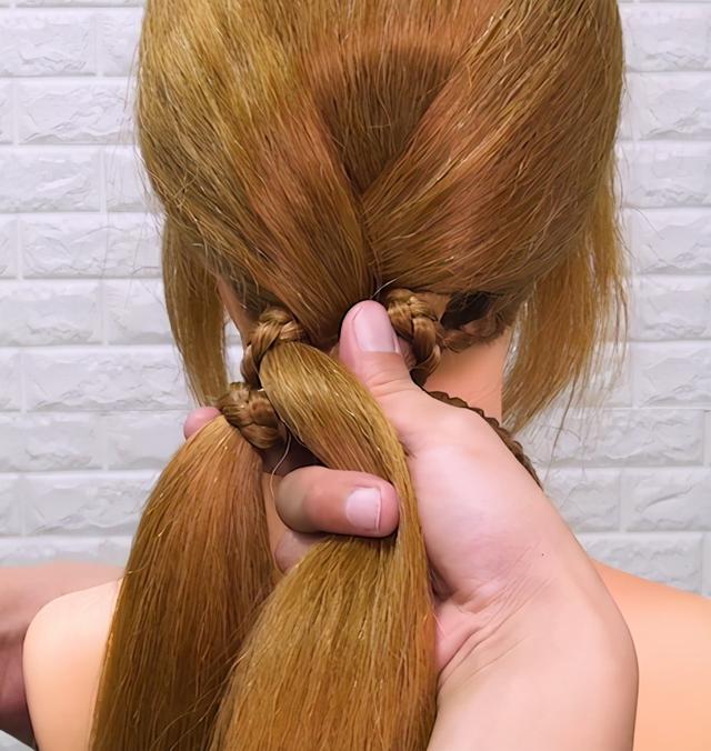 教大家一款大人小孩都適合的辮子，簡單日常的輕時尚編發(fā)造型