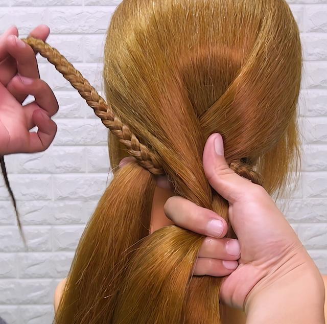 教大家一款大人小孩都適合的辮子，簡單日常的輕時尚編發(fā)造型