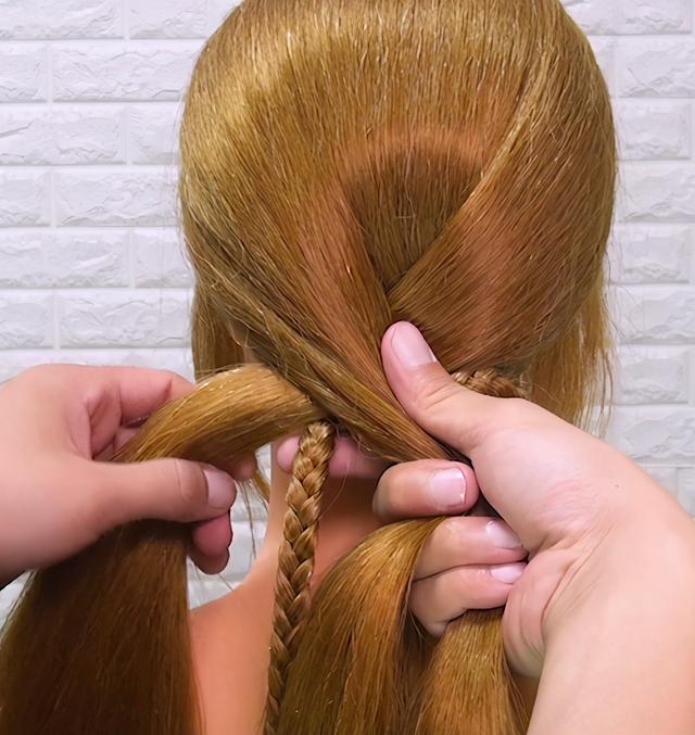 教大家一款大人小孩都適合的辮子，簡單日常的輕時尚編發(fā)造型