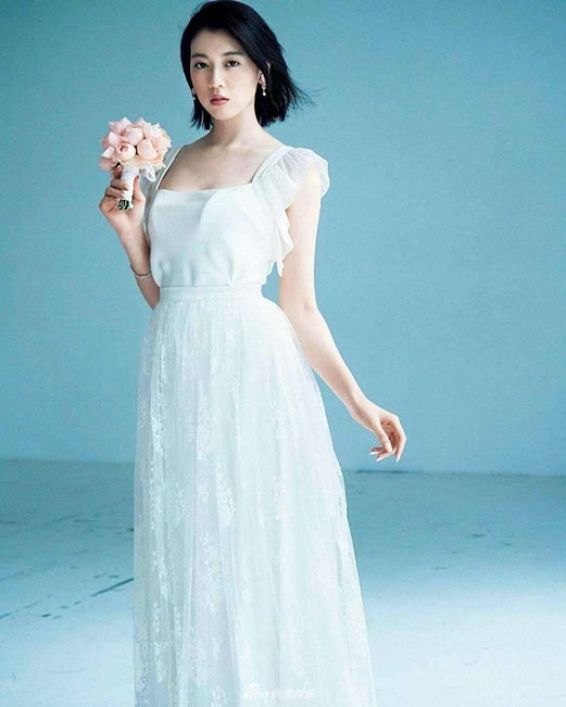 三吉彩花的個人資料照片 有種次元壁破了的感覺
