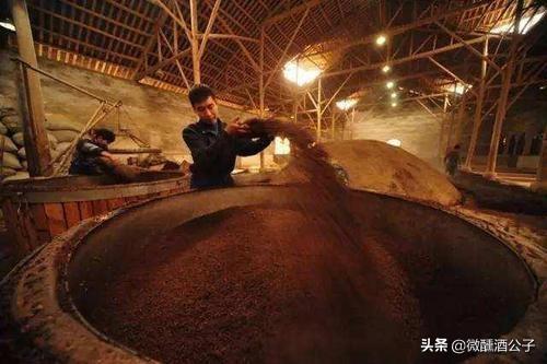 開一個小酒坊投入多少（解密在農(nóng)村開一家釀酒作坊的成本）