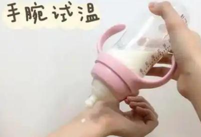 冬天嬰兒奶粉用多少度水沖最合適？
