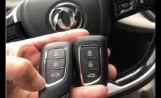 東風(fēng)e70新能源汽車鑰匙怎么打開？