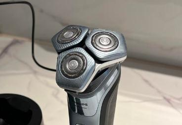 電動剃須刀怎么剃的干凈 電動剃須刀怎么用剃得干凈