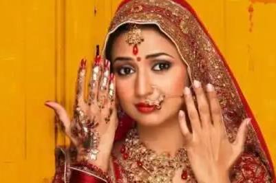 印度人鼻釘打在左邊還是右邊 印度人打鼻釘的講究